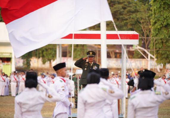 Aubade dan Upacara Penurunan Bendera Peringatan Kemerdekaan Ke 78